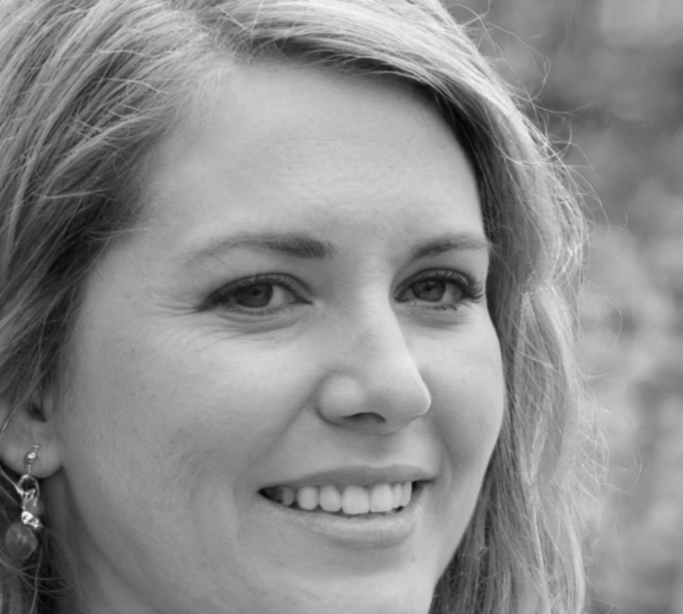 Portrait de Camille Rousseau, spécialiste budget