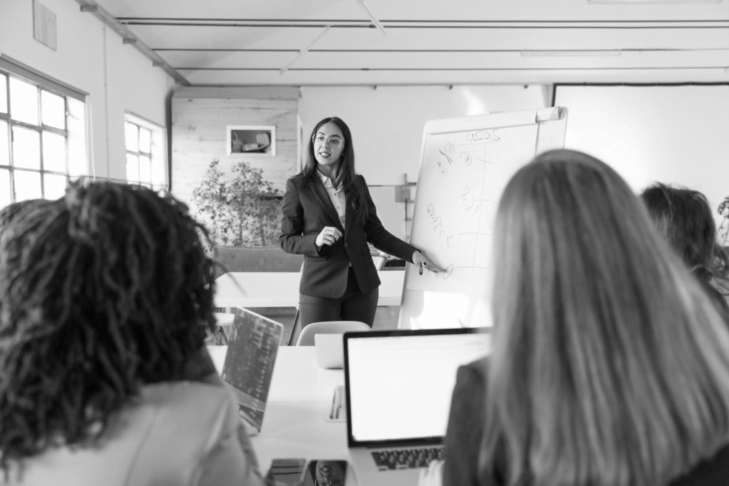 Outils pratiques de gestion budgétaire sur bureau moderne